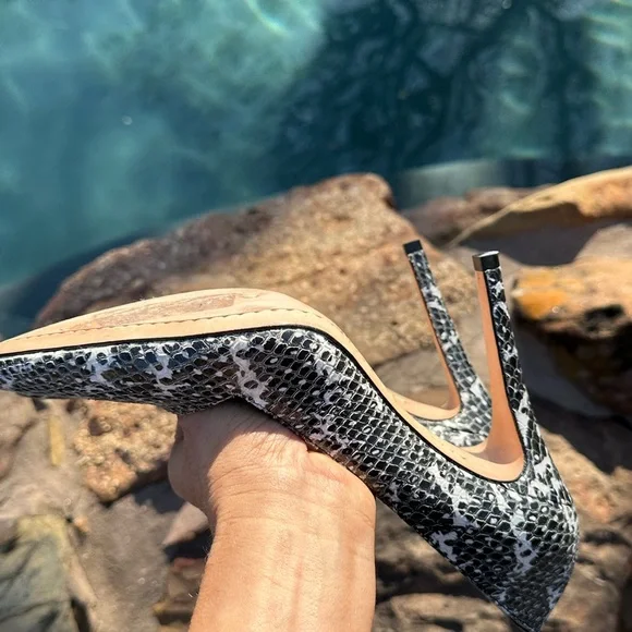 Alice + Olivia Monochrome Patterned Heels - Picture 2 of 10